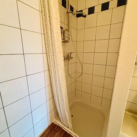Quarto em Acomodações Particulares Calme Et Lumineuse En Plein Coeur De *